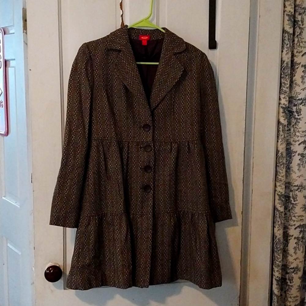 Eye brand size 6 long empire weighst with ruffle bottom.